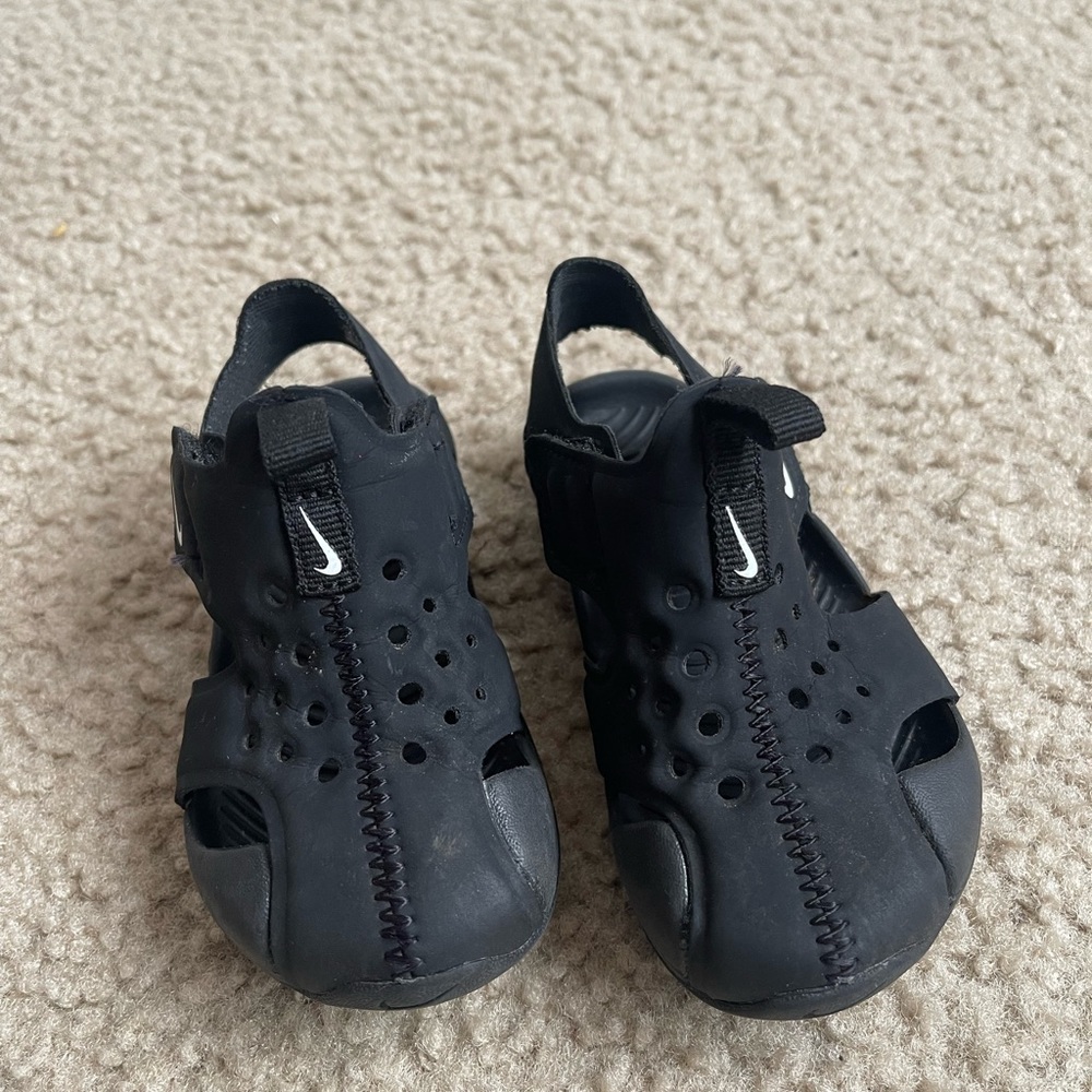 NIKE SANDALS